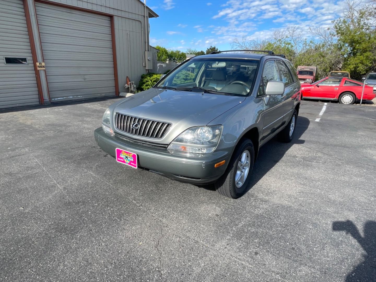 2000 Lexus RX 300 AWD (JT6HF10U4Y0) with an 3.0L V6 DOHC 24V engine, 4-Speed Automatic Overdrive transmission, located at 813 E Fairview Ave, Meridian , ID, 83642, (208) 336-8230, 43.618851, -116.384010 - Photo#2